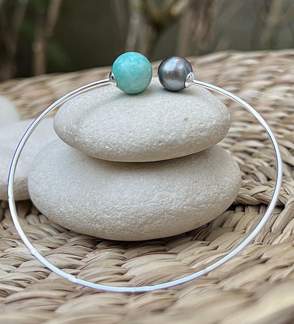 Perle de Tahiti ovale 8,83 mm, couleur grise, lustre très beau, qualité AA - Légeres inclusions naturelles - Perle d’amazonite naturelle 10 mm