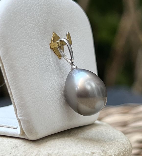Maeva, pendentif perle de tahiti de couleur grise, assemblé dans notre atelier de Nantes - certifié et garantie - livraison gratuite