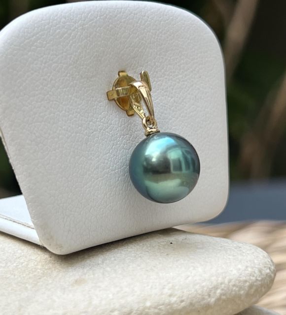 Bijou en perle de Tahiti aux reflets rares et lustre exceptionnel. Certificat d’authenticité et livraison sécurisée – Poemotu