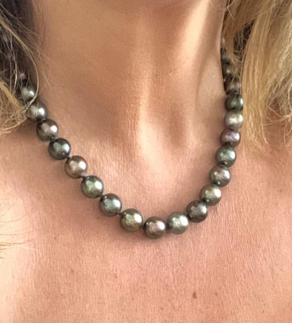 Bijou en perle de Tahiti aux reflets rares et lustre exceptionnel. Certificat d’authenticité et livraison sécurisée – Poemotu