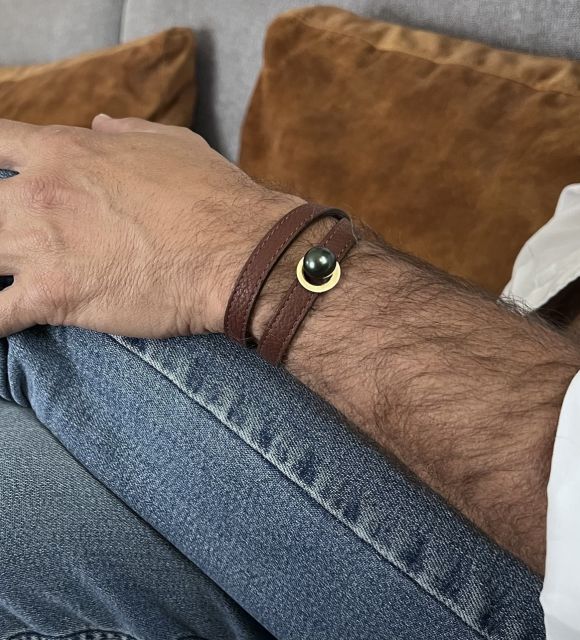 Bijou en perle de Tahiti aux reflets rares et lustre exceptionnel. Certificat d’authenticité et livraison sécurisée – Poemotu.