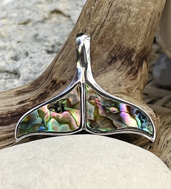 Le Pendentif homme en nacre d'abalone - Pendentif eco-responsable - Engagez-vous avec poemotu pour la valorisation entière des ressources marines - certificat GIA