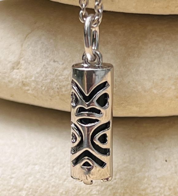 Traditionnel tiki amour en pendentif argent et agate noire - création artisanale - édition limitée - livraison sécurisée offerte