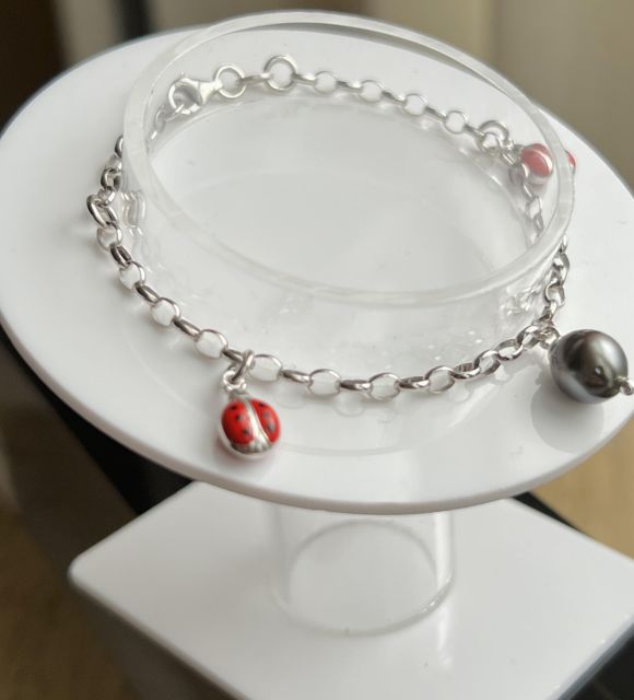 Pihapiha, les coccinelles dansent autour de la perle de Tahiti sur un bracelet en argent 925 rhodié - certifié et garanti - livraison sécurisée gratuite