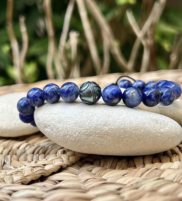 Bijou en perle de Tahiti aux reflets rares et lustre exceptionnel. Certificat d’authenticité et livraison sécurisée – Poemotu.