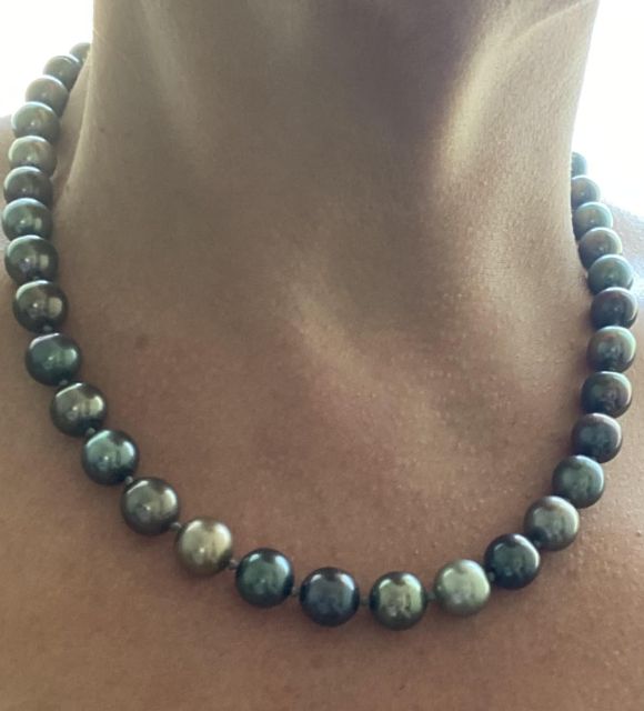 Tahiti-Perlenschmuck mit seltenem Schimmer und außergewöhnlichem Glanz. Echtheitszertifikat und sichere Lieferung – Poemotu