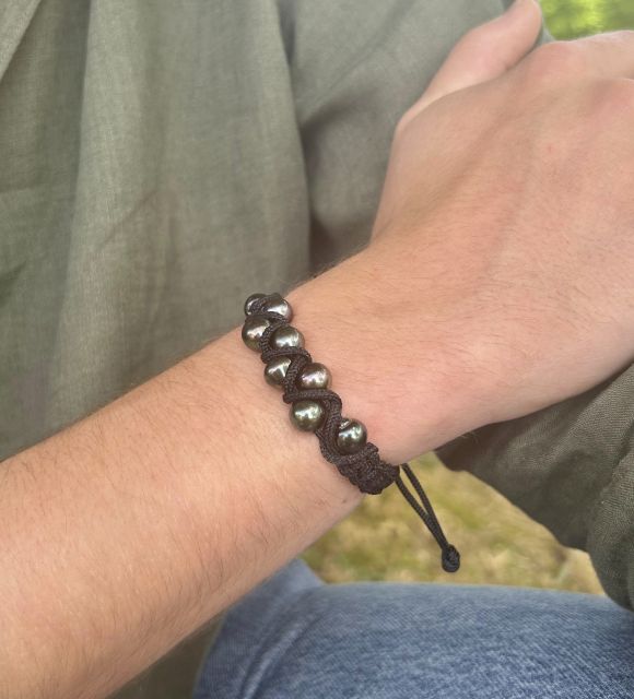 Découvrez Maohiiri, une pièce unique artisanale sublimée par une éclatante perle de Tahiti de Rikitea - authentique cuir et acier inoxydable - livraison gratuite