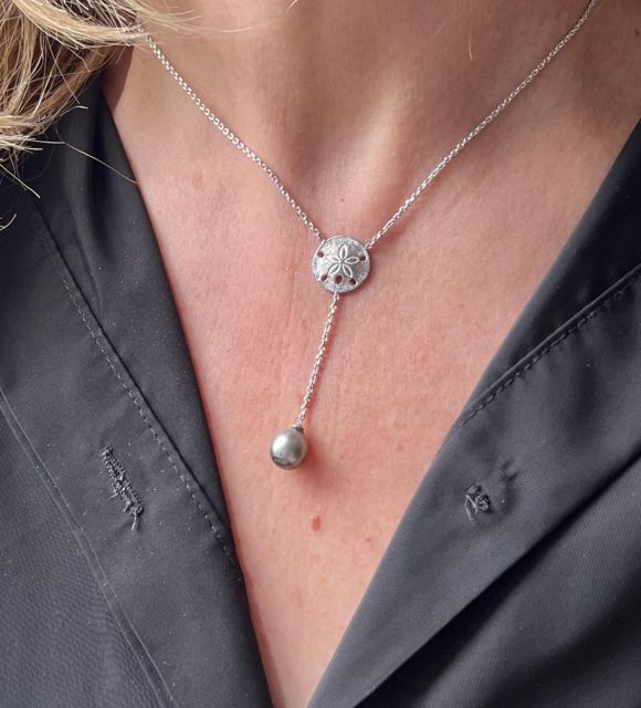 L’éclat de l’océan Hinimoana est un prénom tahitien signifiant littéralement "la femme de l’océan" ou "l’âme de la mer", porteur de profondeur et de mystère