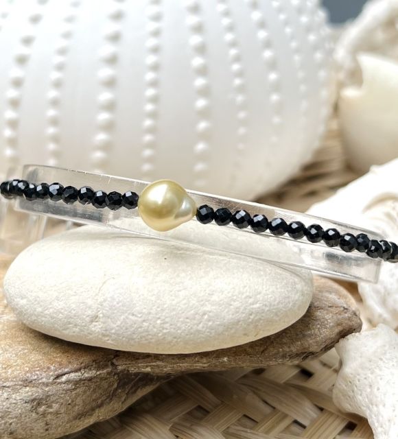 Bracelet unique en spinelles accompagné d'une magnifique perle d'Australie - créé dans notre atelier de Nantes - certifié et garanti