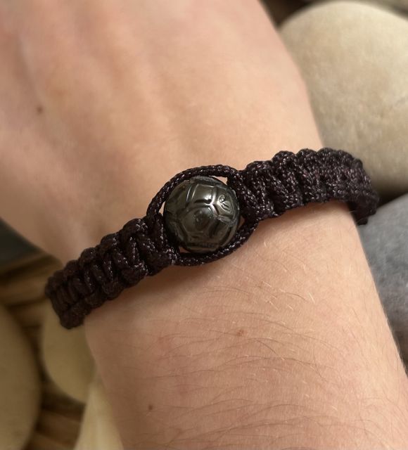 Magnifique perle de Tahiti de couleur noire sur un lien marron tressé en macramé - livraison sécurisée - gratuite - certificat GIA et garantie
