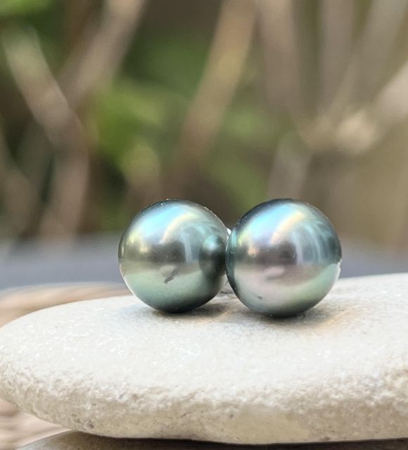 Leur couleur vert tilleul, rare et lumineuse, évoque les reflets dorés d’un lagon au soleil. certifiées et garanties