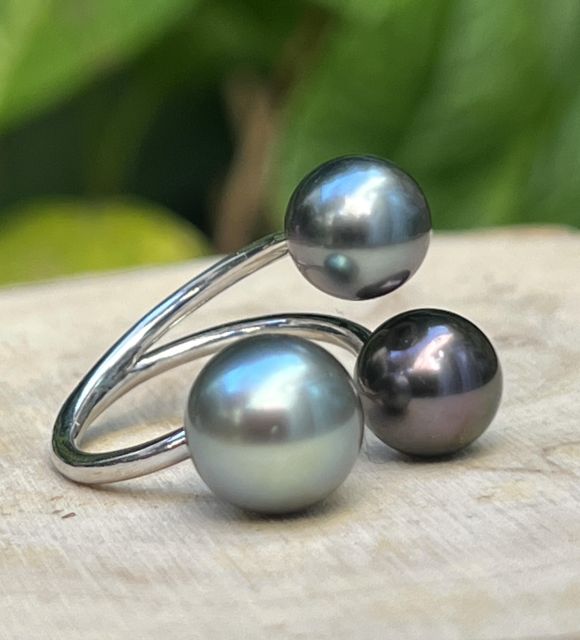 Bijou en perle de Tahiti aux reflets rares et lustre exceptionnel. Certificat d’authenticité et livraison sécurisée – Poemotu.