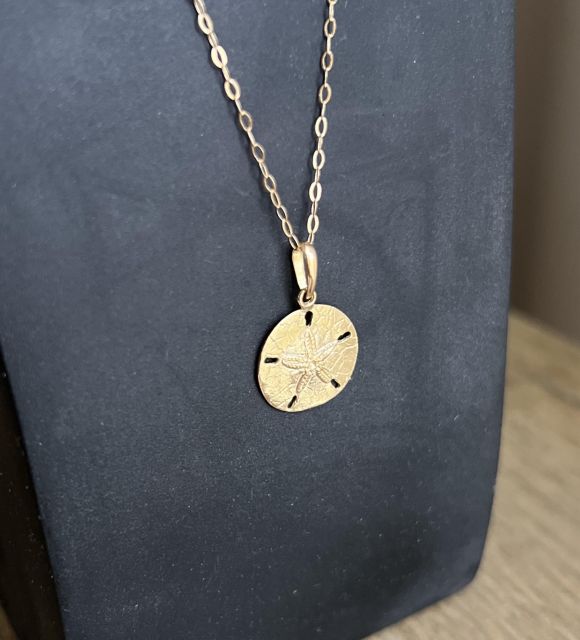 Découvrez Moana Star, un pendentif raffiné et précieux - symbolique ultime de votre amour de l'Océan - poinçon or - livraison sécurisée offerte