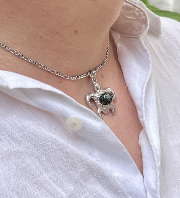 Gioiello in perla di Tahiti con riflessi rari e lucentezza eccezionale. Certificato di autenticità e consegna sicura - Poemotu.