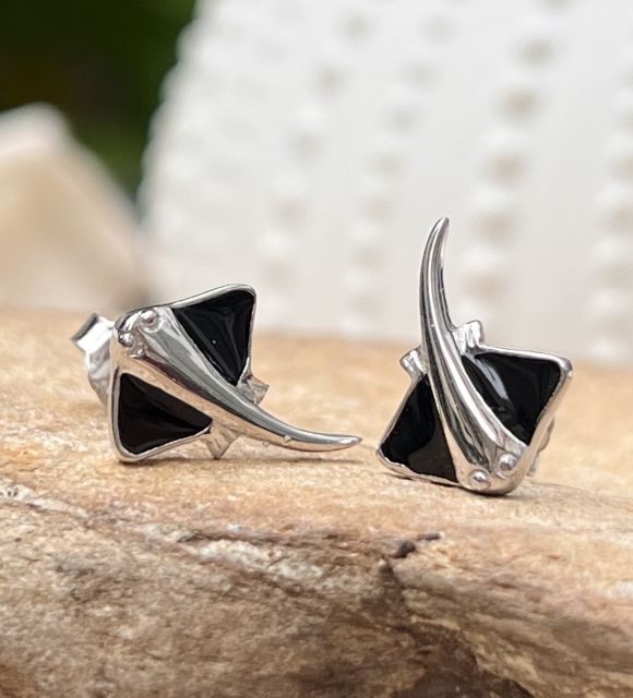 Adorable raie manta montée en boucles d'oreilles argent 925 rhodié -