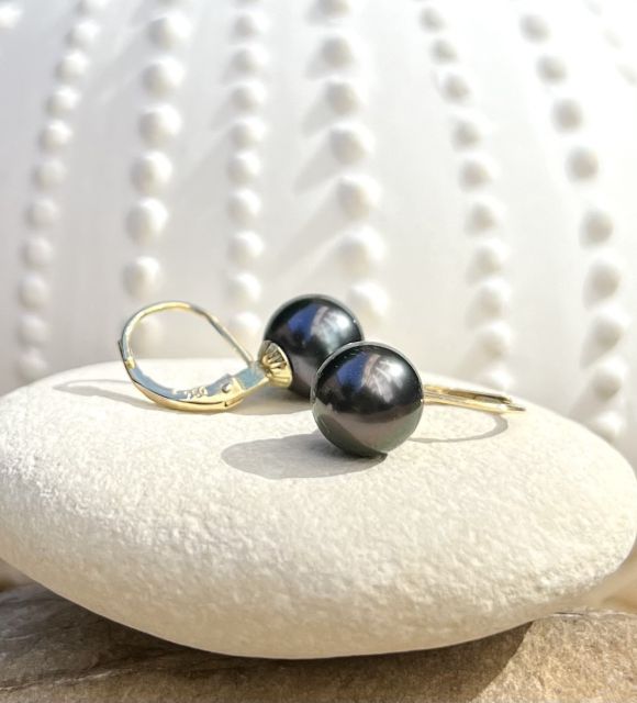 Découvrez ces boucles d'oreilles en véritable perle de Tahiti et notre grand choix de boucles en or 18 carat et argent rhodié - satisfait ou remboursé