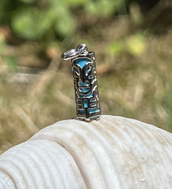 Découvrez notre pendentif en argent rhodié et turquoise recomposée - Tiki Santé