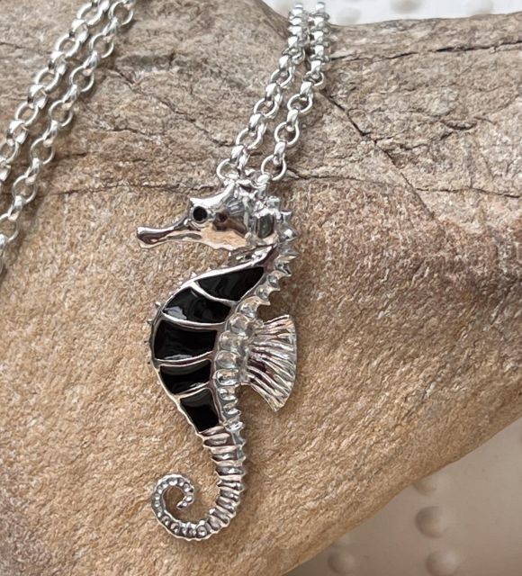 Grand hippocampe en argent 925 rhodié à porter en pendentif - large bélière pour grosse chaîne - livraison sécurisée gratuite