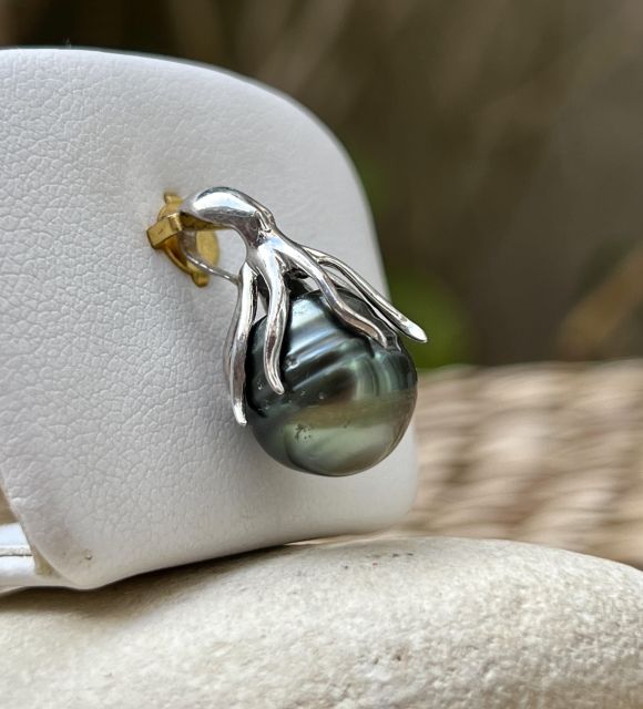 Bijou en perle de Tahiti aux reflets rares et lustre exceptionnel. Certificat d’authenticité et livraison sécurisée – Poemotu.