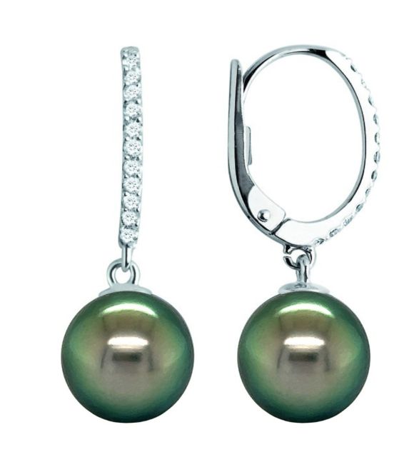 "Tāramu" fait écho à l’idée de rayonnement intérieur, de clarté subtile. Un nom qui capture l’esprit même de ce bijou : révéler la lumière qui sommeille en soi