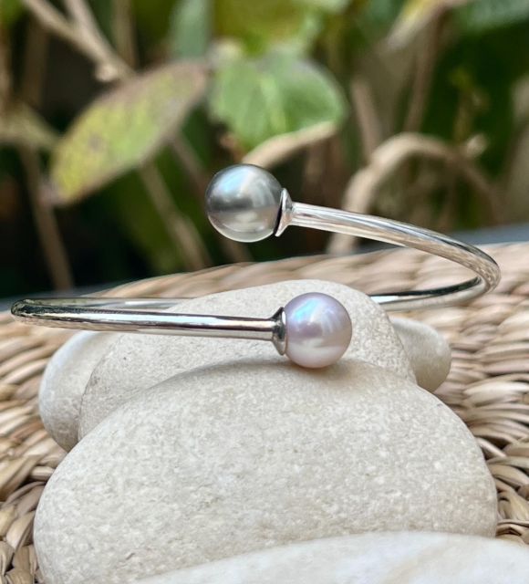 Gioiello in perla di Tahiti con riflessi rari e lucentezza eccezionale. Certificato di autenticità e consegna sicura - Poemotu.