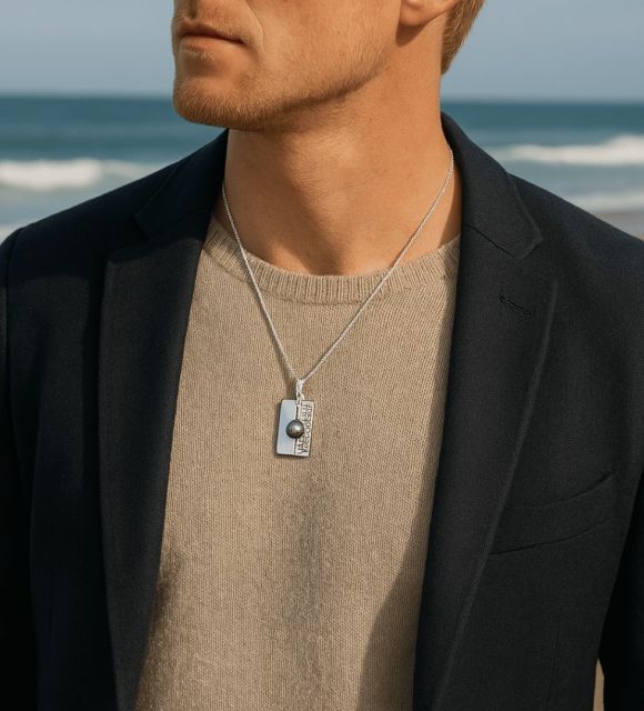 Bijou en perle de Tahiti aux reflets rares et lustre exceptionnel. Certificat d’authenticité et livraison sécurisée – Poemotu