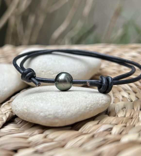 Bijou en perle de Tahiti aux reflets rares et lustre exceptionnel. Certificat d’authenticité et livraison sécurisée – Poemotu.