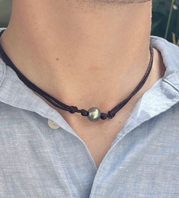 Bijou en perle de Tahiti aux reflets rares et lustre exceptionnel. Certificat d’authenticité et livraison sécurisée – Poemotu.