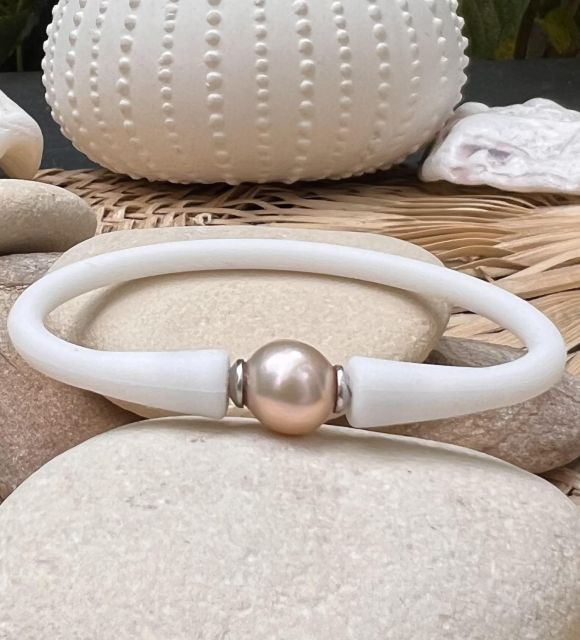 لؤلؤة ماء عذب أصلية باللون الوردي مركبة على سوار أبيض للأطفال - توصيل مجاني