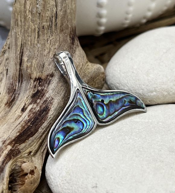 Le Pendentif homme en nacre d'abalone - Pendentif eco-responsable - Engagez-vous avec poemotu pour la valorisation entière des ressources marines - certificat GIA