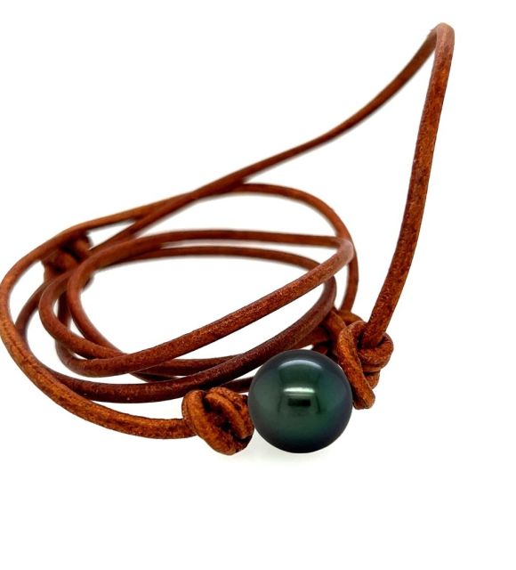 Découvrez Kai, la puissance de l'océan dans un collier cuir et véritable perle de culture de Tahiti - authenticité garantie - certificat GIA - Livraison gratuite
